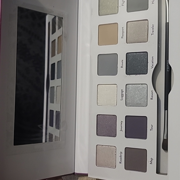 Eyeshadow Pallet - Picture 4 of 7